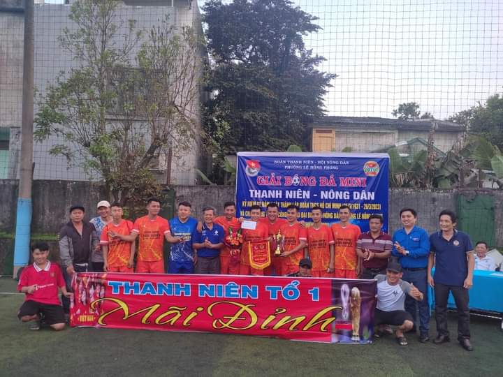 Đoàn Thanh niên phối hợp Hội Nông dân phường tổ chức giải bóng đá Mini