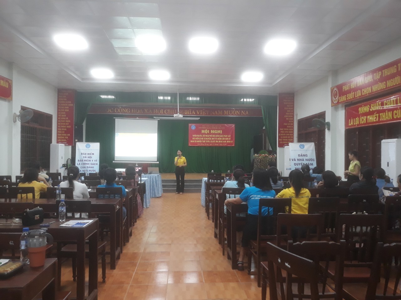 Tối ngày 12/5/2023, UBND phường Lê Hồng Phong phối hợp với Bảo hiểm Xã hội tỉnh Quảng Ngãi tổ chức Hội nghị tuyên truyền, đối thoại phổ biến chính sách pháp luật bảo hiểm xã hội tự nguyện, bảo hiểm y tế.