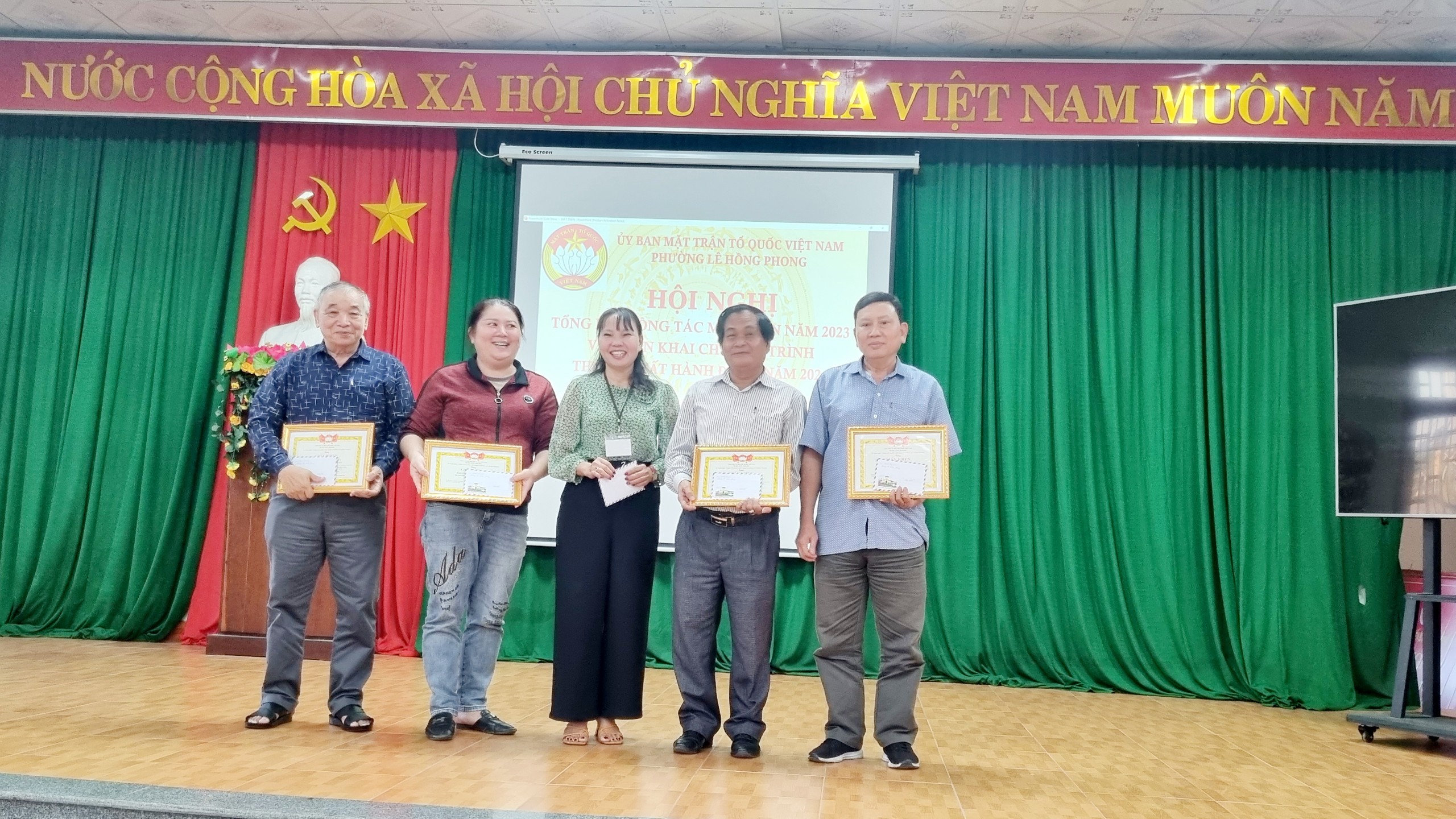Uỷ ban Mặt trận Tổ quốc Việt Nam phường Lê Hồng Phong tổ chức hội nghị tổng kết Mặt trận năm 2023 và triển khai nhiệm vụ năm 2024.