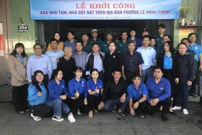 Ban Chỉ đạo triển khai xóa nhà tạm, nhà dột nát phường Lê Hồng Phong tổ chức Lễ khởi công và ra quân xóa nhà tạm, nhà dột nát trên địa bàn phường năm 2025 tại nhà bà Nguyễn Thị Phụng ở tổ dân phố 3 thuộc hộ gia đình có công với cách mạng và nhà ông Thái Văn Để ở tổ dân phố 5 thuộc hộ cận nghèo.